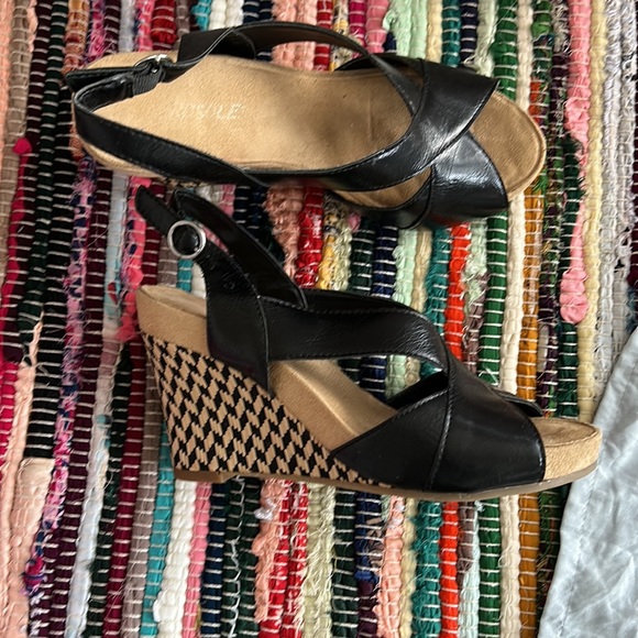 Sandals size 6 just tried on beautifully selected nice pair - Picture 4 of 4